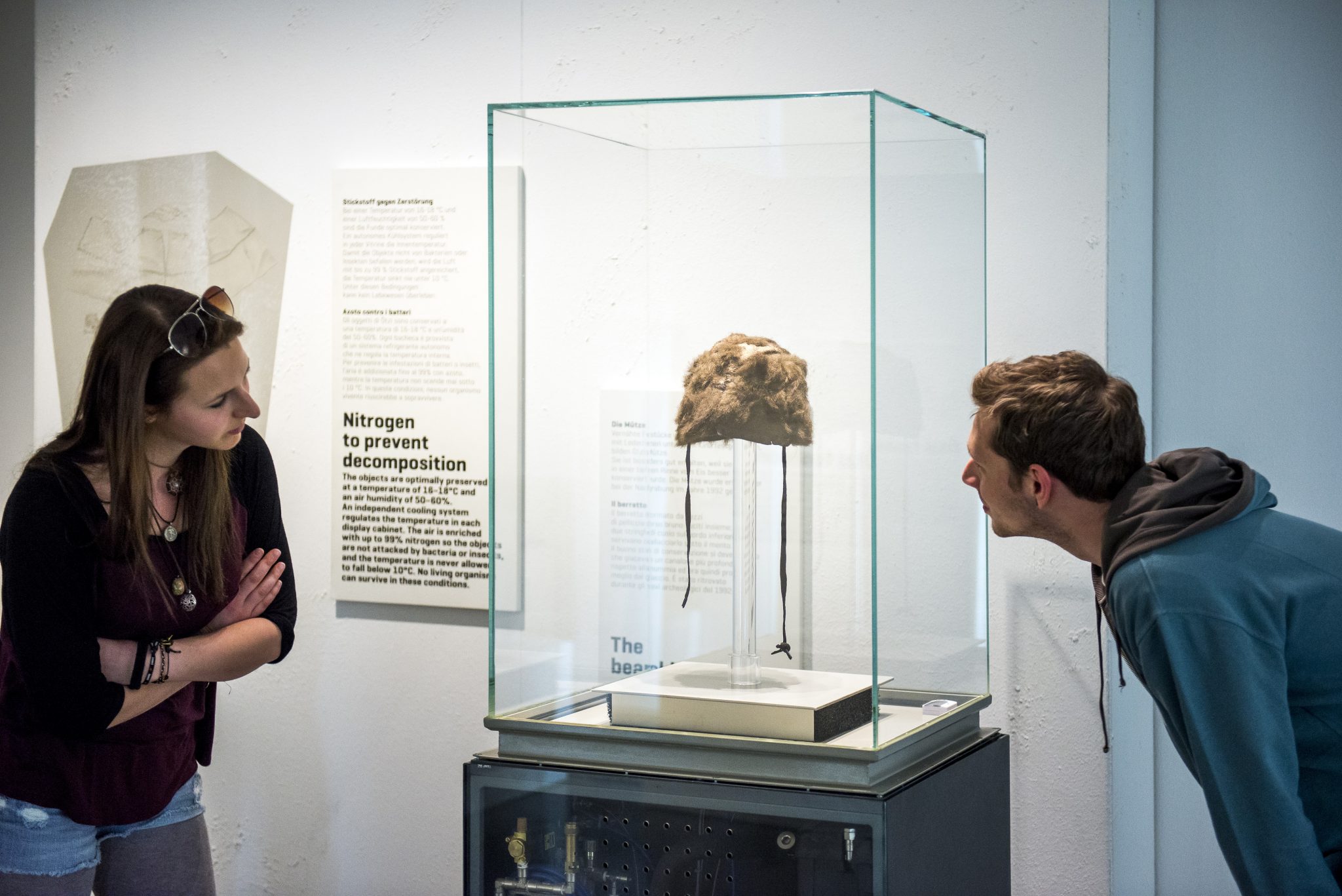De muts van ijsmummie Ötzi gemaakt van berenhuid